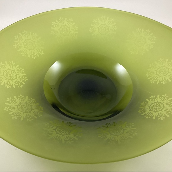 Vintag eOval Glass Bowl Circa 1960s - Picture 3 of 10